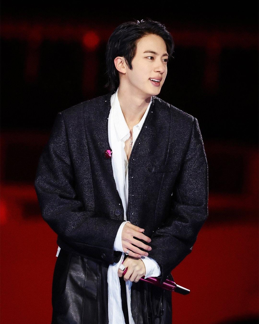 Netflix Twitter with Jin, Yoongi, Hobi, Jimin, Taehyung and Jungkook - 220326