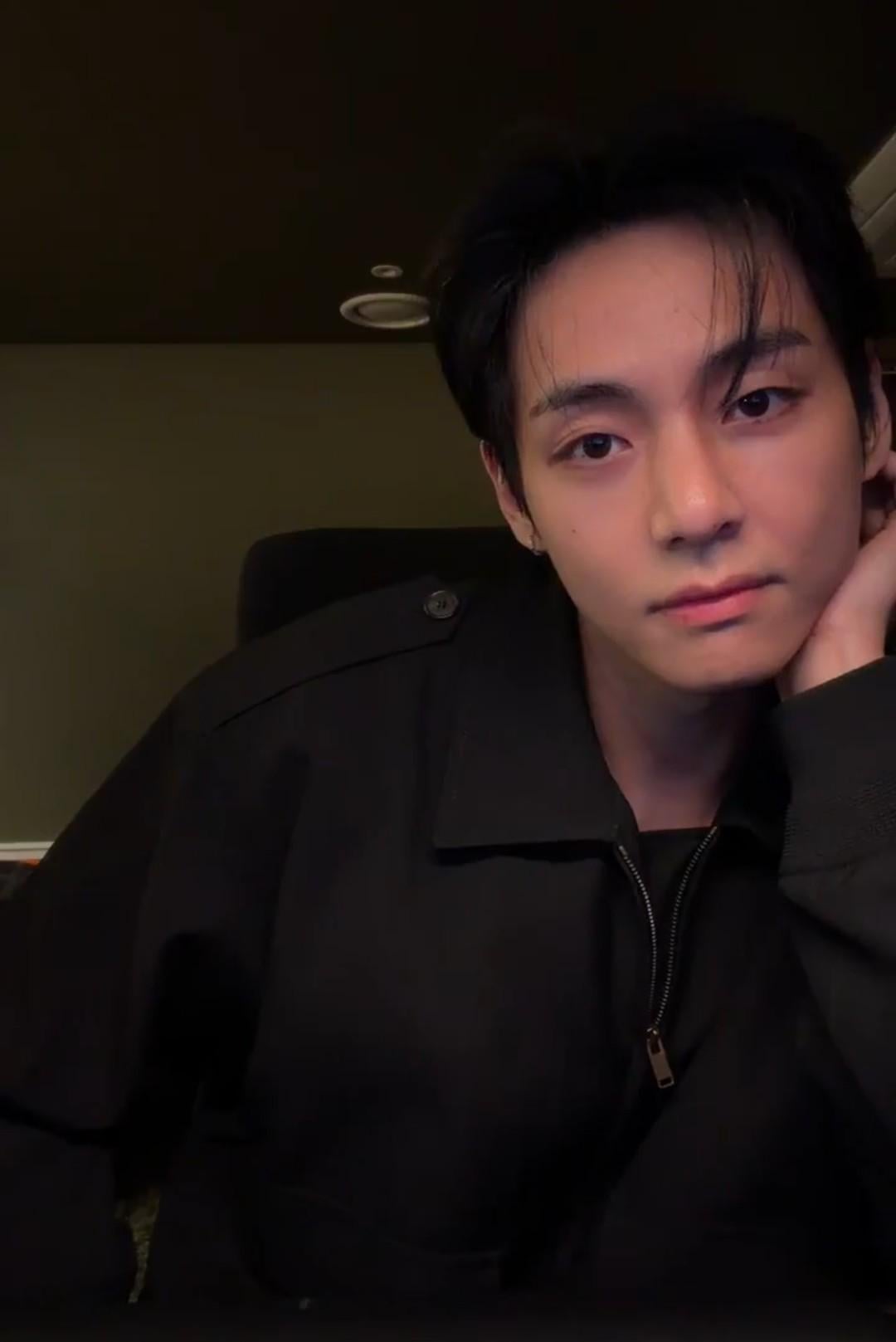 Mods are still asleep - share the V pics that you can't stop thinking about