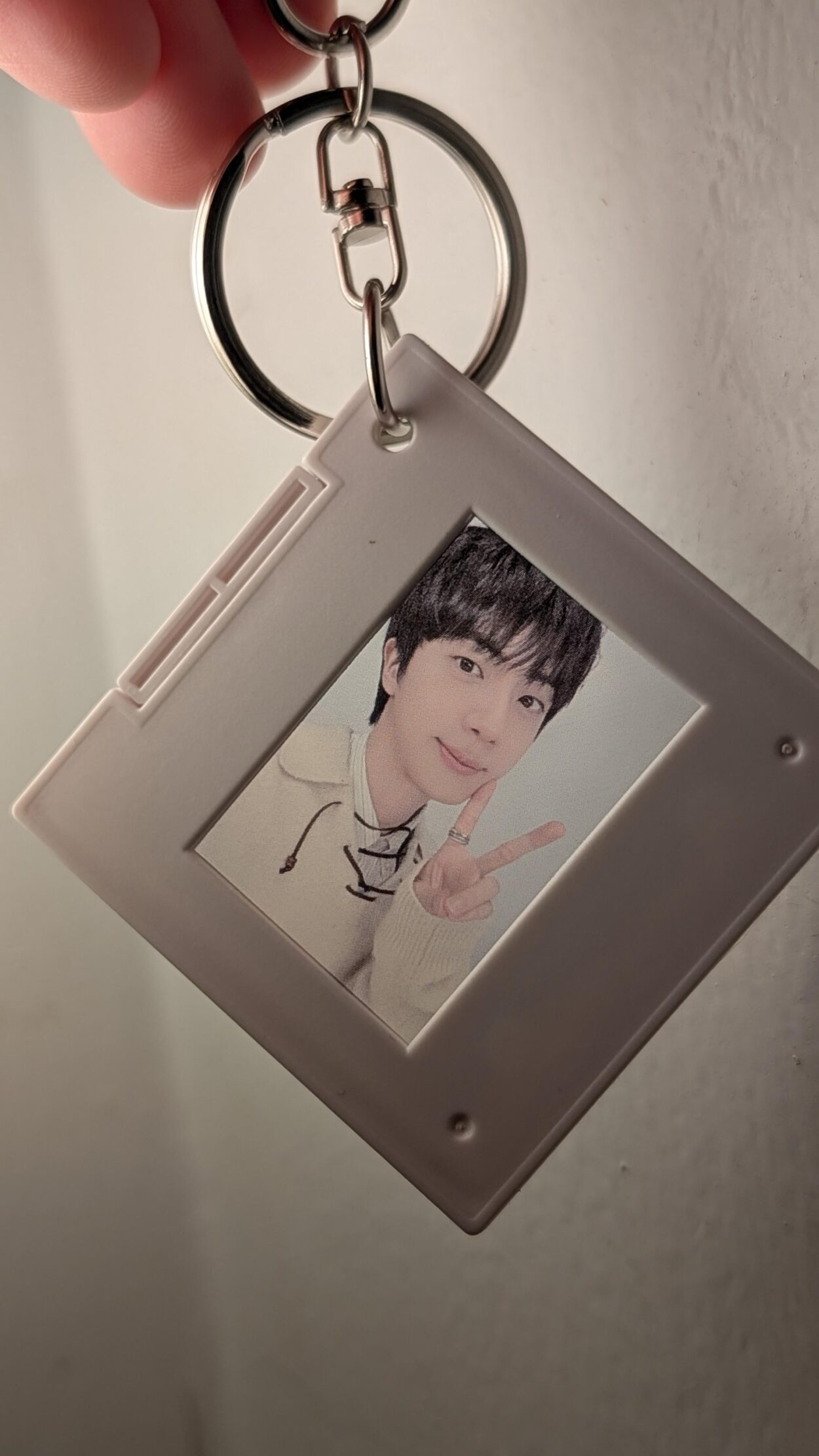 [GIVEAWAY] Jin ARIRANG Weverse album bundle keychain [US ONLY]