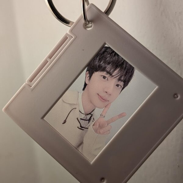 [GIVEAWAY] Jin ARIRANG Weverse album bundle keychain [US ONLY]