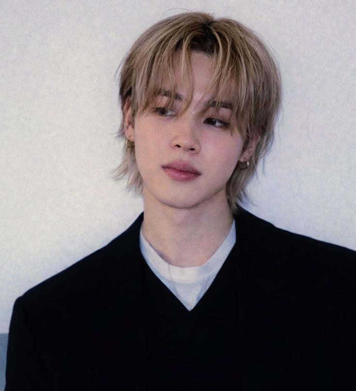 Me encanta este Jimin rubio ojalá nunca se quite un?