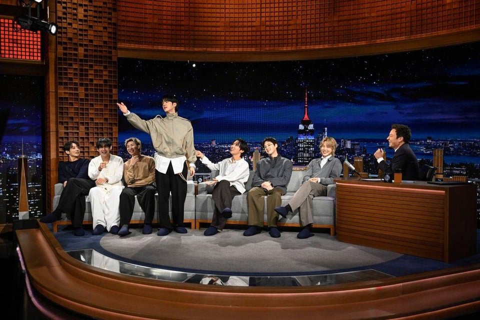 [Headline Planet Twitter] BTS chatting on The Tonight Show Starring Jimmy Fallon - 260326