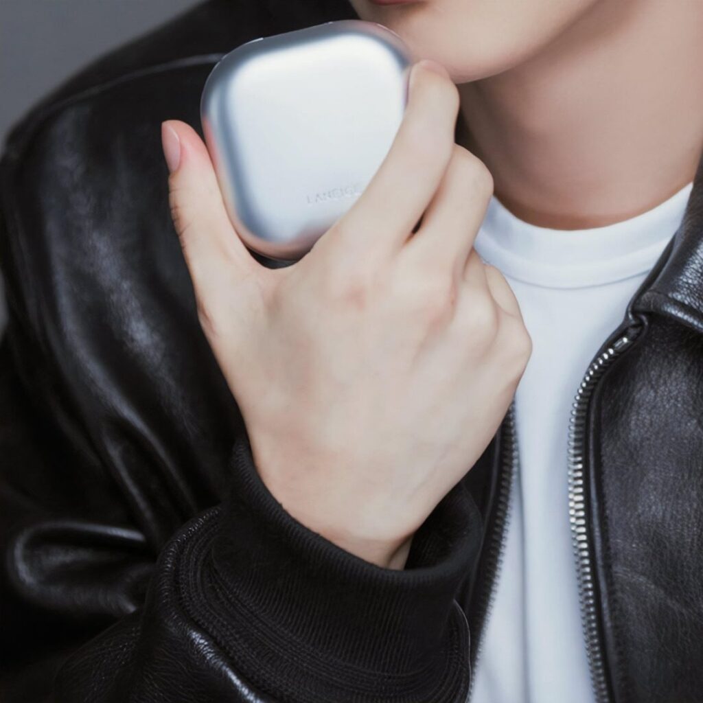 [Laneige Twitter] If you hold the Neo Cushion with those gorgeous hands, it’s great for my emotional well-being. Coming soon. 2026.03.23. - 230326
