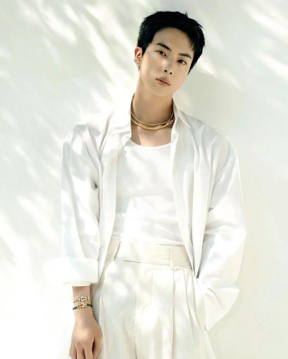 Share your favorite pictures of bts in SILVER!