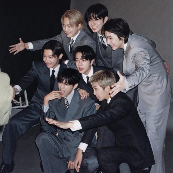 Arirang DDAY (-3/7) : Let's play color pallete with tracks from Arirang!