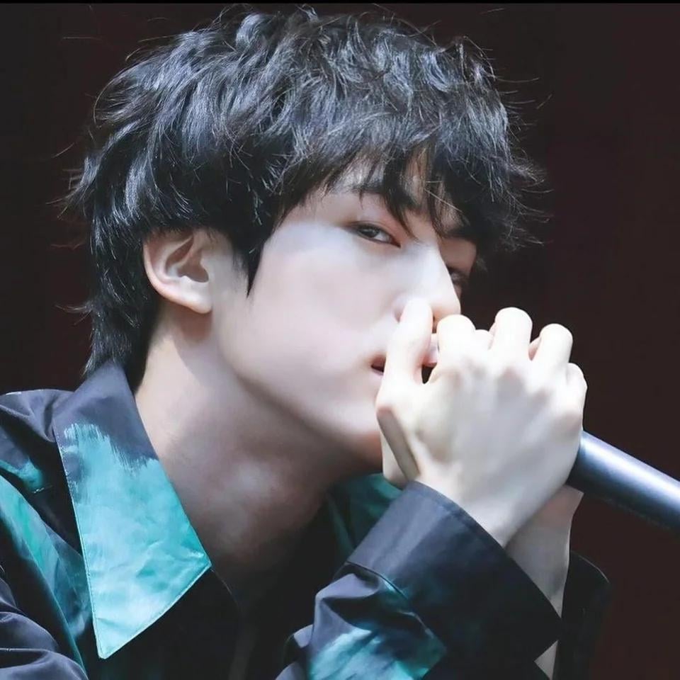 Share your favorite pictures of bts in YELLOW!