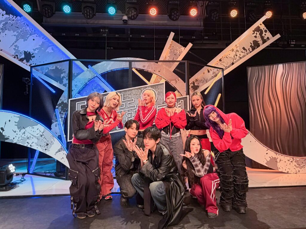 HANA (Japanese Girl Group) on Twitter ft. V and Jungkook 090426
