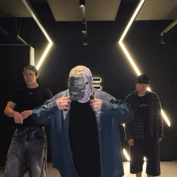 260417 Eunhyuk of Super Junior on Instagram : BTS ‘2.0’ Dance Challenge