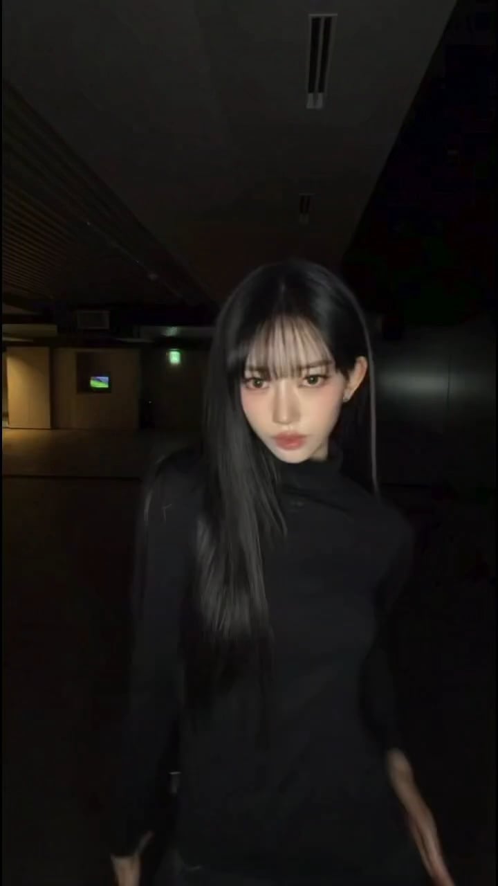 260411 MEOVV's Sooin on Instagram: 'Hooligan' Dance Challenge