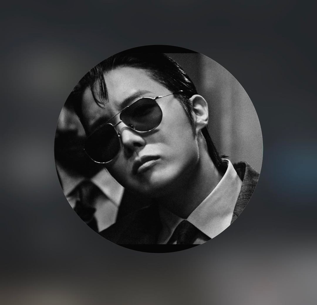 Hobi updated his Instagram profile pic - 040426