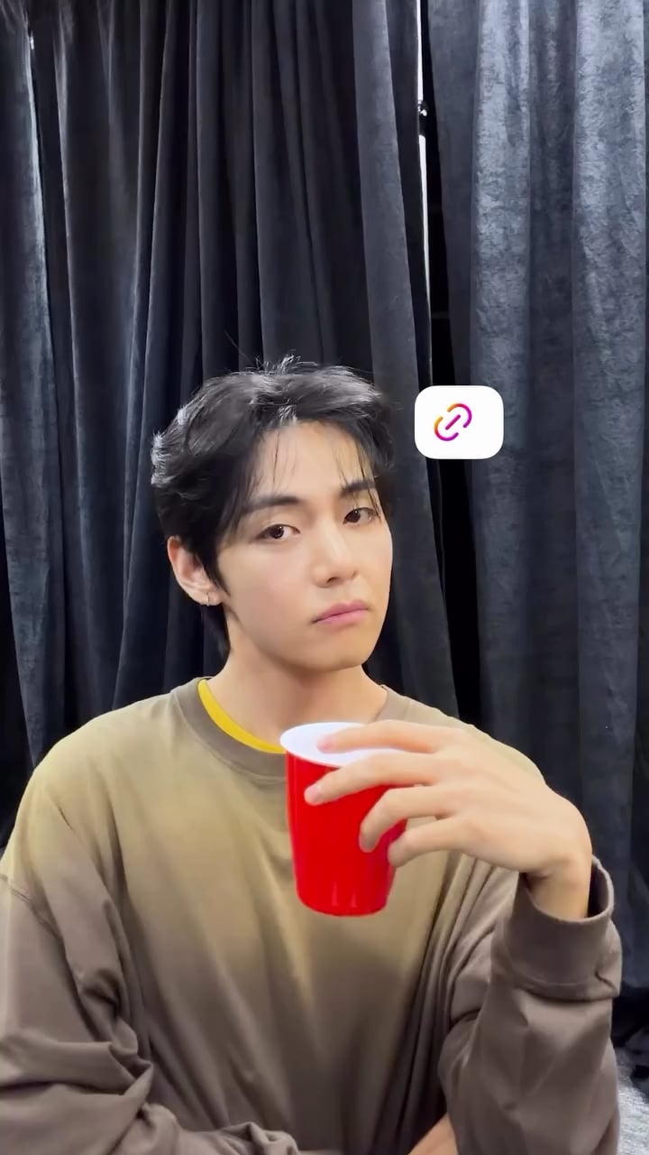 260429 V on Instagram