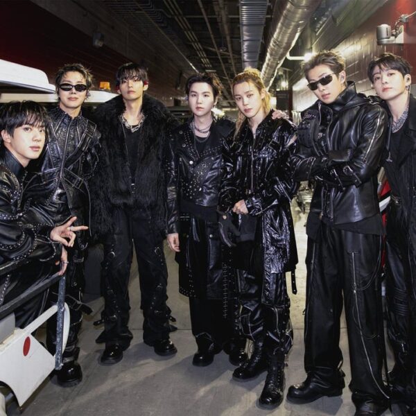 BTS Official on Twitter: [Today’s Bangtan] BTS 'ARIRANG' IN TAMPA - Day 2 - 270426