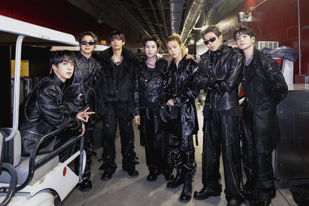 BTS Official on Twitter: [Today’s Bangtan] BTS 'ARIRANG' IN TAMPA - Day 2 - 270426