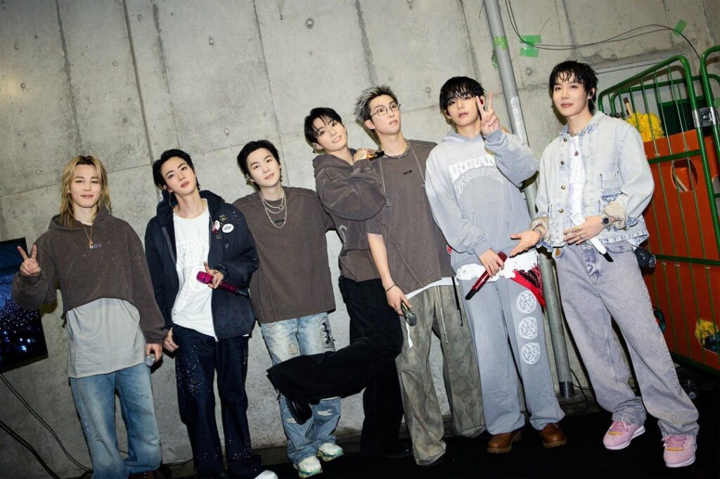 [BTS Official Twitter] Today’s Bangtan @ BTS ‘ARIRANG’ - Tokyo Day 1 - 170426