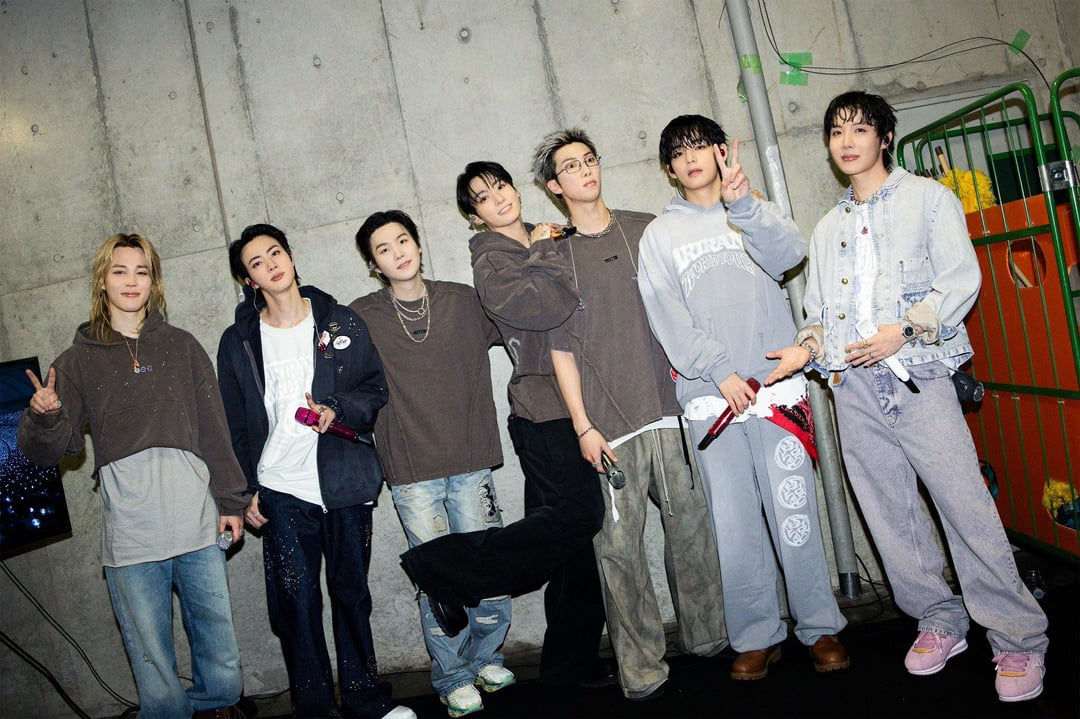 [BTS Official Twitter] Today’s Bangtan @ BTS ‘ARIRANG’ - Tokyo Day 1 - 170426