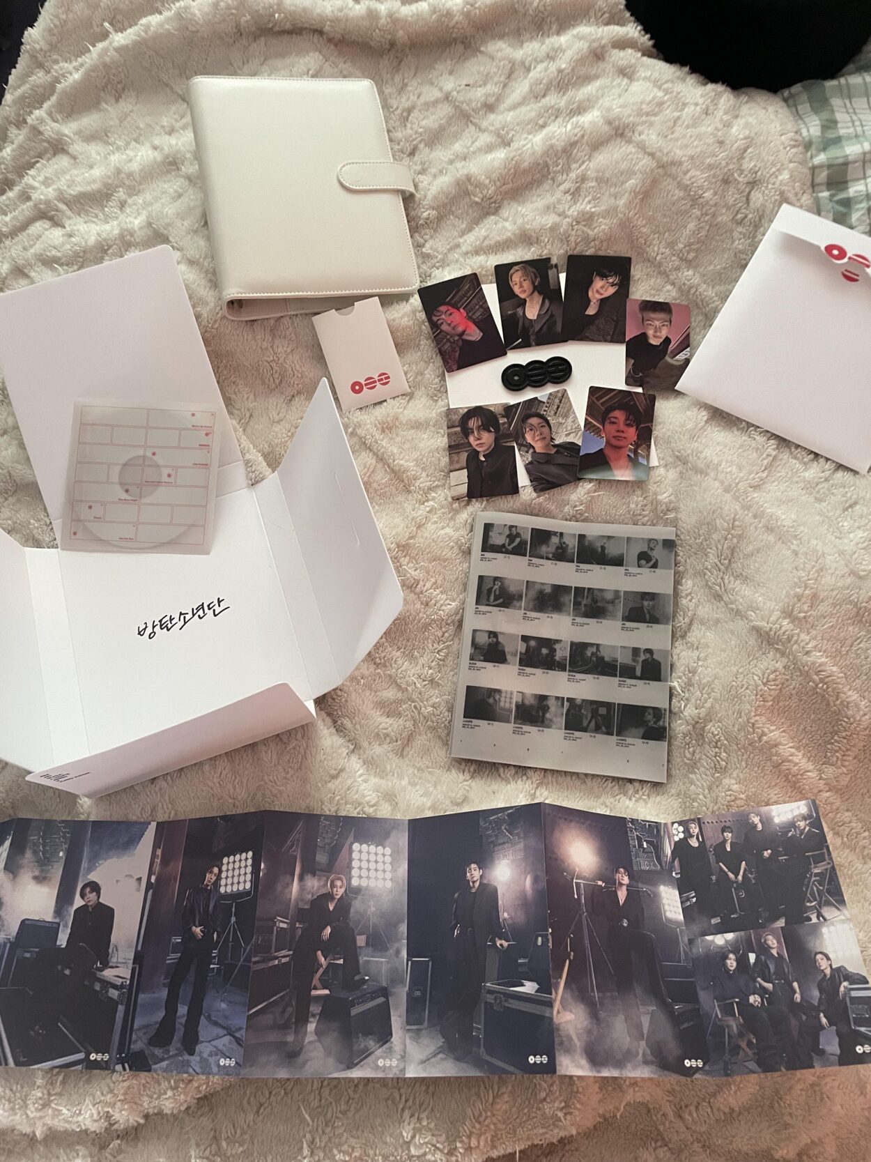 How do you decorate your rooms with album contents?