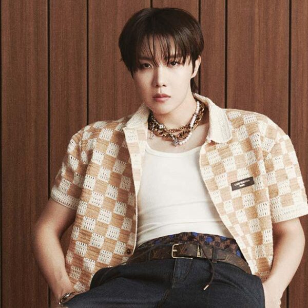 [Esquire Singapore] j-hope Is Still Your Sunshine - 180526