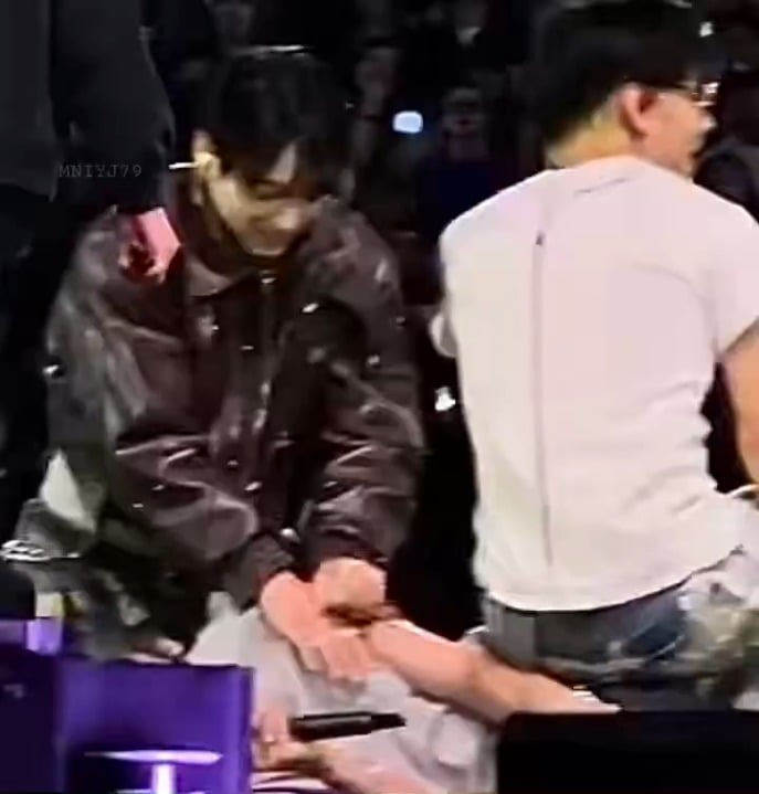Army compiles clips of Jungkook's unique CPR method