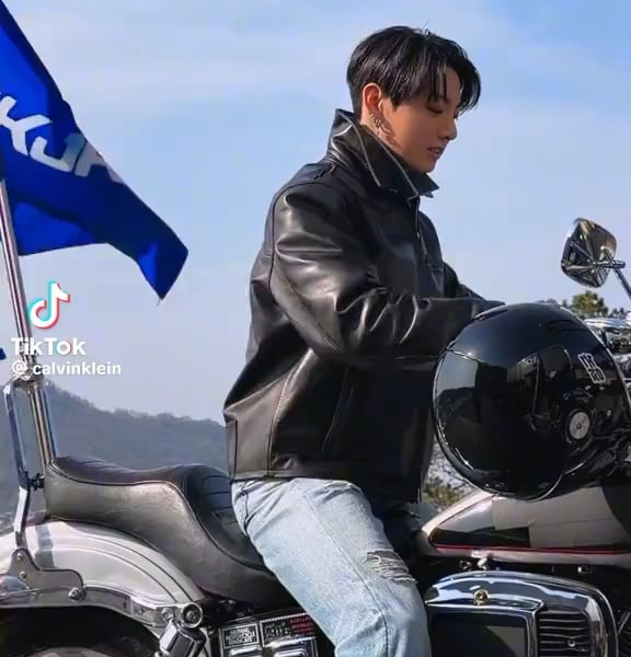 Calvin Klein TikTok feat. Jungkook 220526