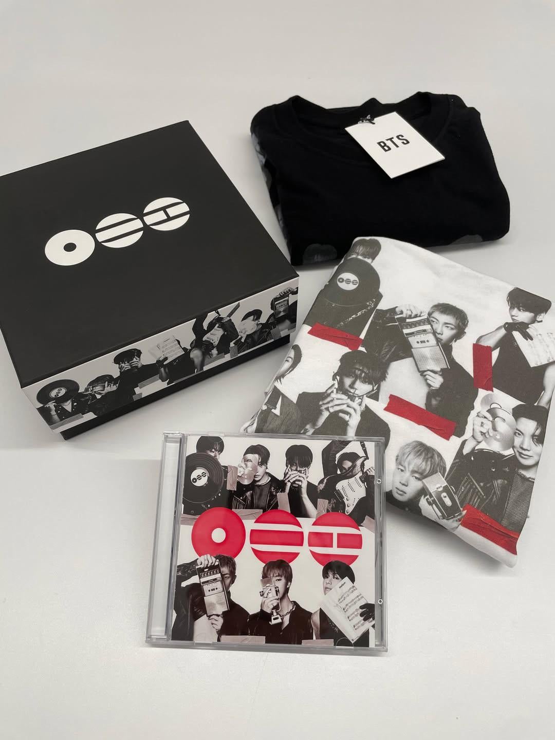260502 Barnes & Noble on Instagram featuring BTS: ARMY! We are pleased to announce that our exclusive ARIRANG box set is now available online and in-stores.