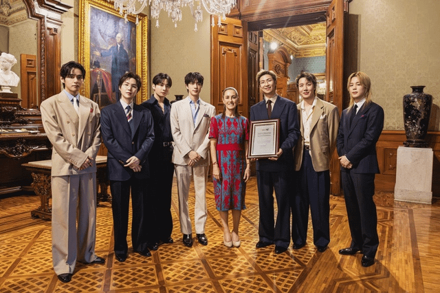 260507 Yonhap News: BTS receives commemorative plaque from Mexican government… Crowd of 50,000 gathers in front of presidential palace