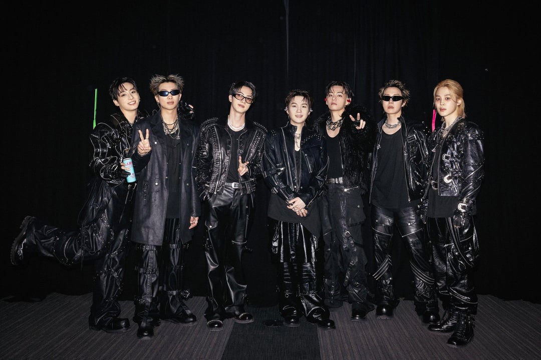 BTS Official on Twitter [Today’s Bangtan] BTS 'ARIRANG' IN STANFORD - Day 3 - 200526